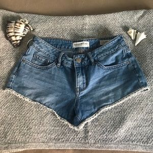 BULLHEAD DENIM CO. • low rise short • 23